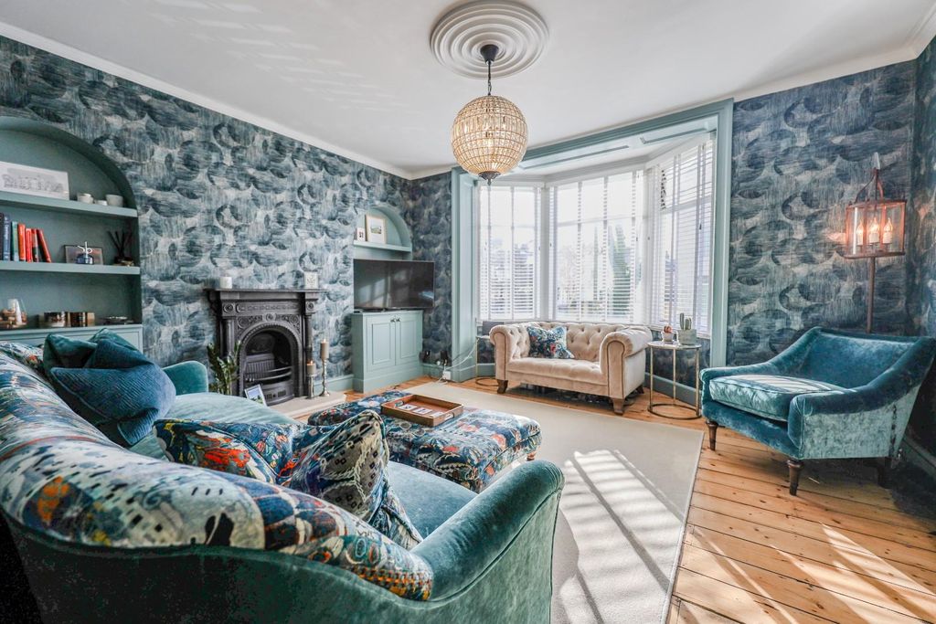 Property photo 2 of 18