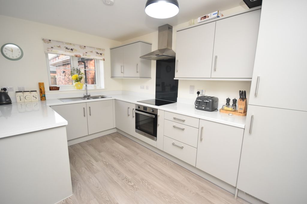 Property photo 3 of 15 Kitchen/Diner