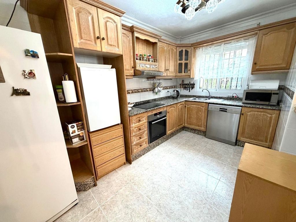 Property photo 2 of 28