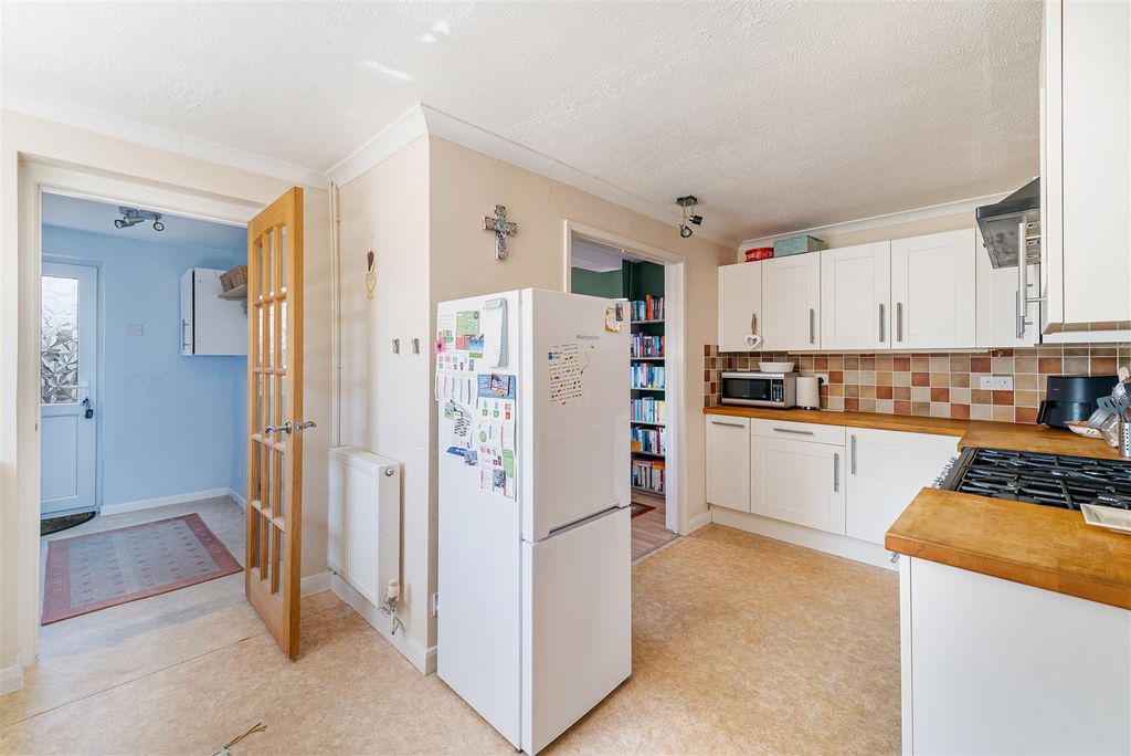 Property photo 3 of 21 Kitchen