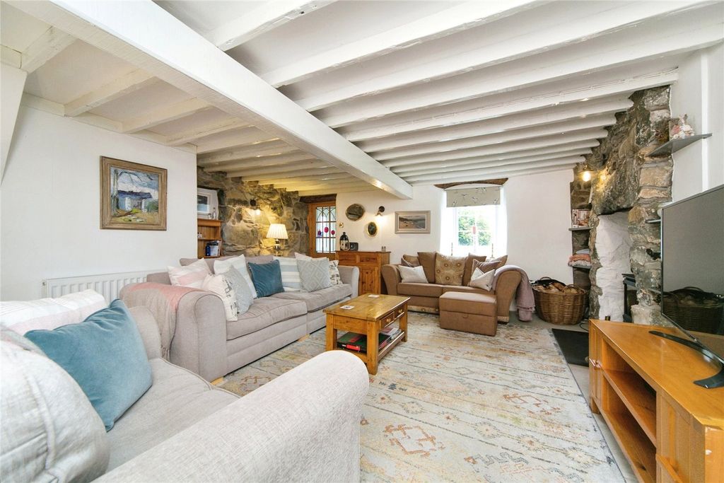 Property photo 2 of 29 Lounge