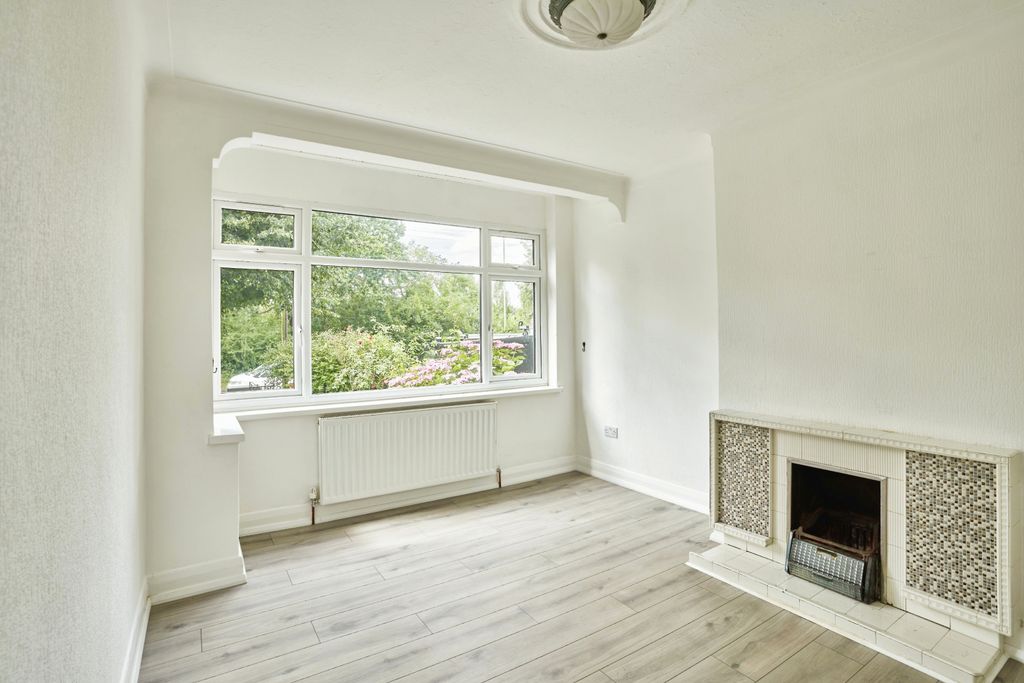 Property photo 3 of 10 Living Room