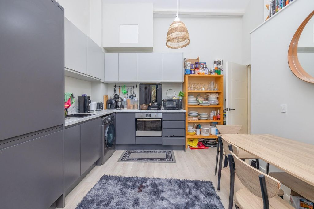 Property photo 1 of 12 Char8926.Jpg