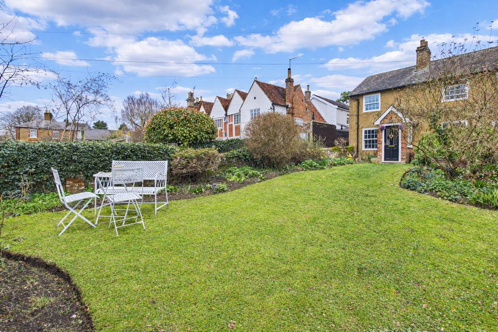 Property photo 2 of 20