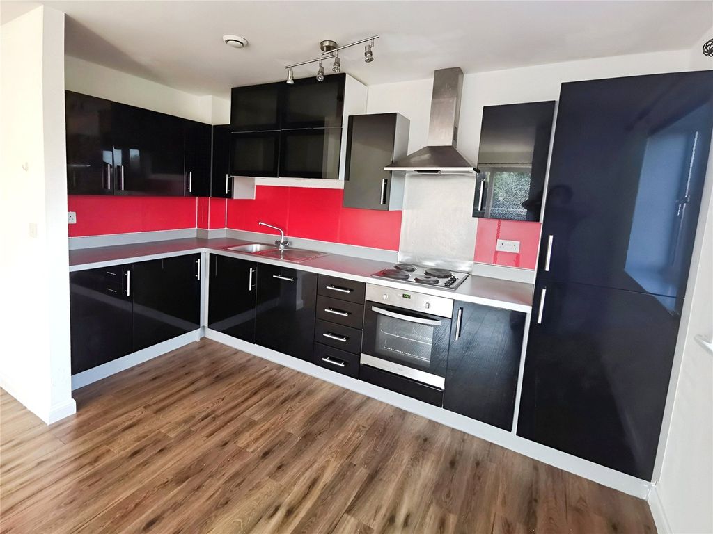 Property photo 3 of 10 Kitchen