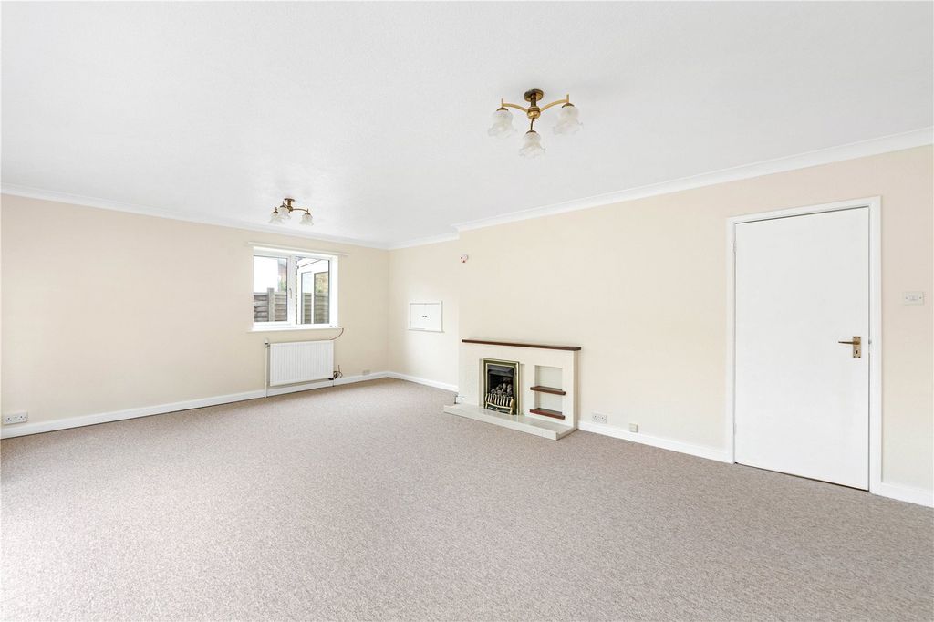 Property photo 3 of 20 Living/Dining Area