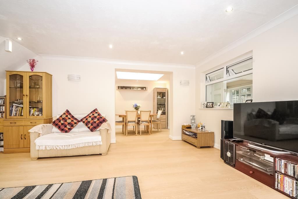 Property photo 3 of 10 Living-Room