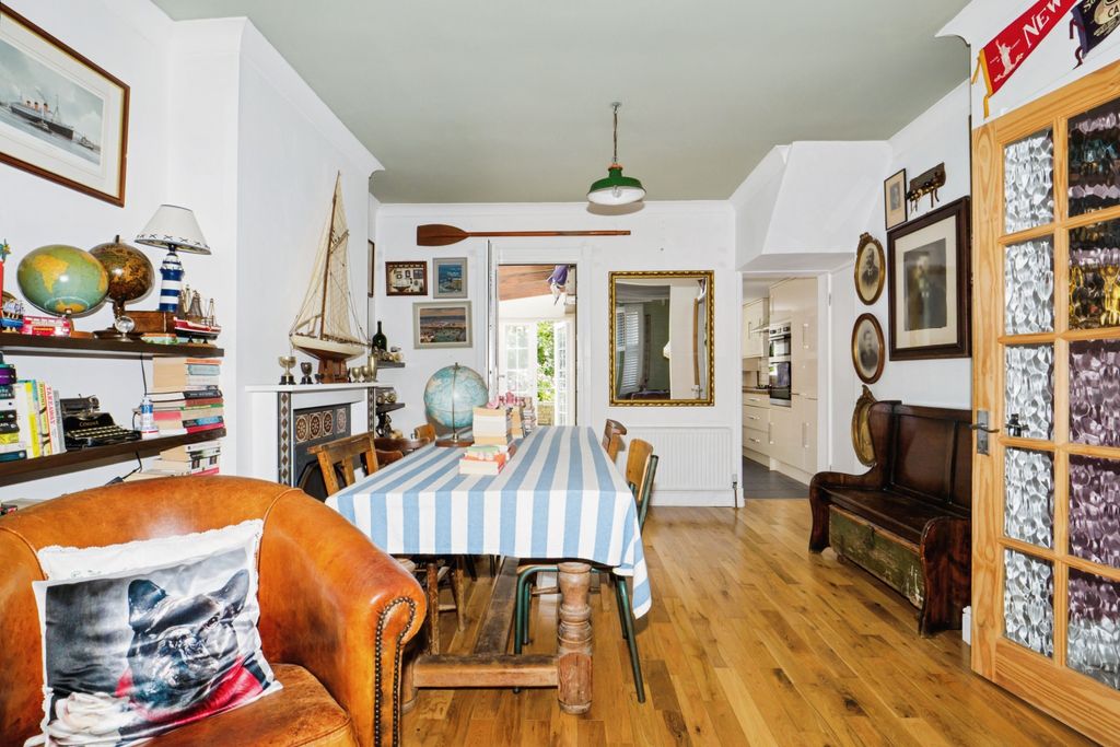 Property photo 3 of 19