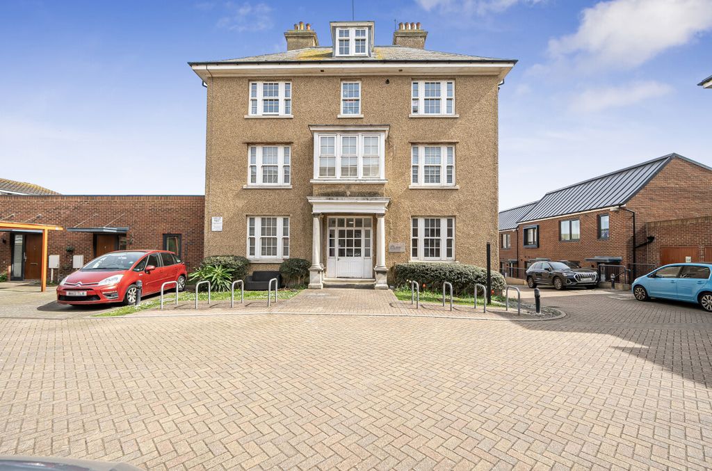 Property photo 1 of 13 1439102-24-69d8Fb...