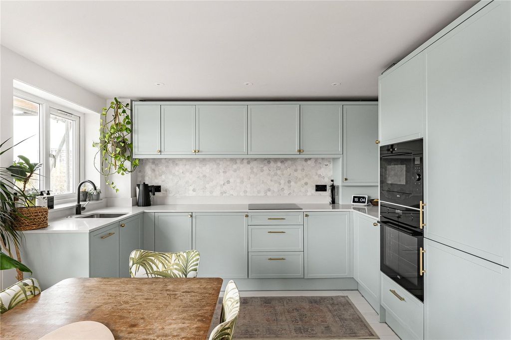 Property photo 2 of 16 Reception/Kitchen