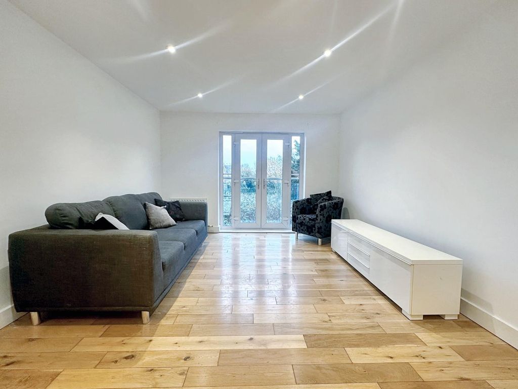 Property photo 2 of 12 Lounge.Jpg