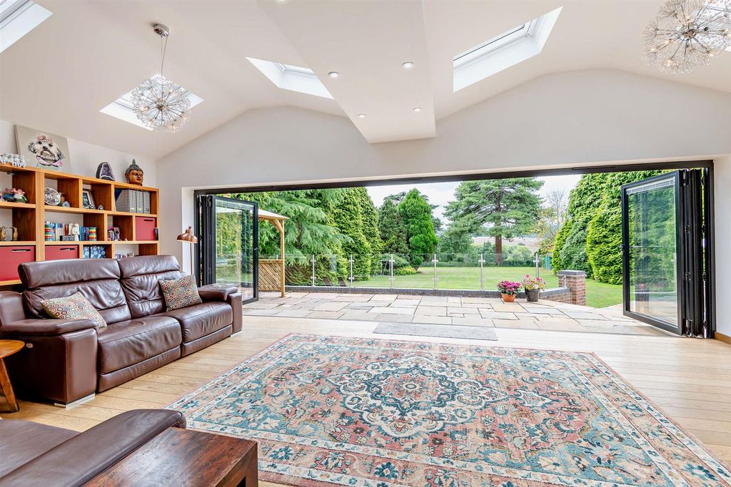Property photo 2 of 35 8658780-Interior12-800.Jpg