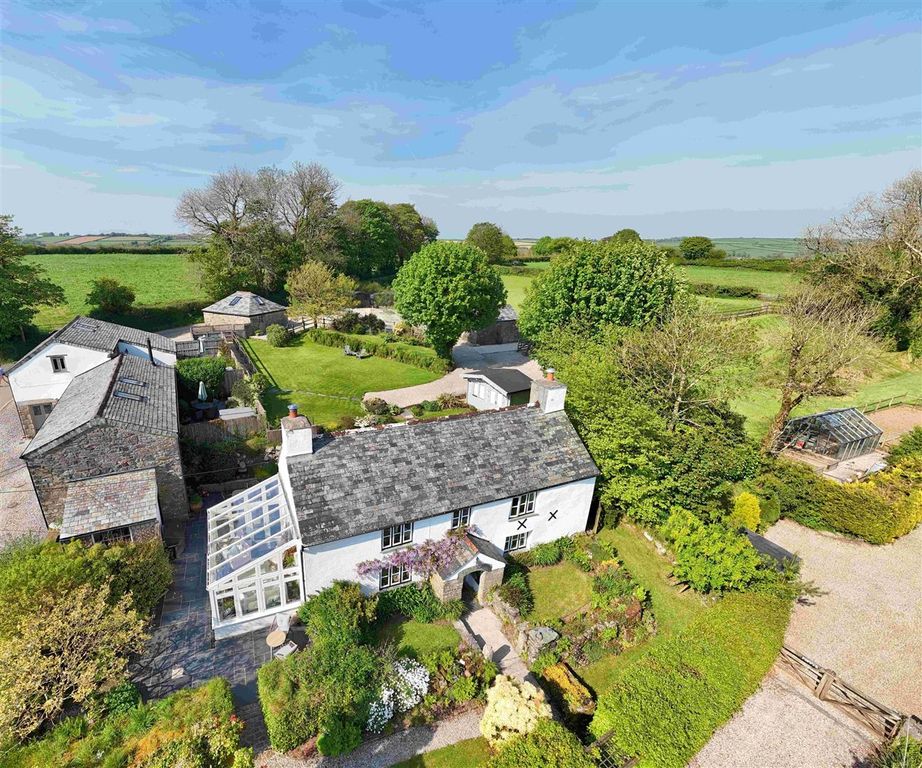 Property photo 1 of 39 Lower Tregunnon Farm