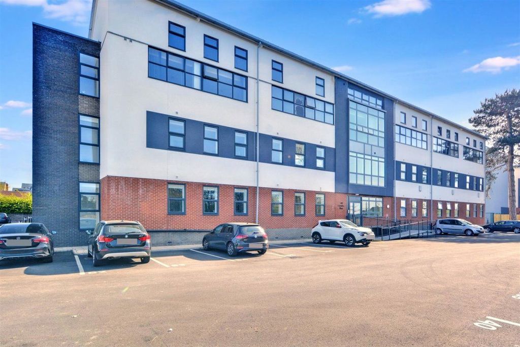 Property photo 1 of 2