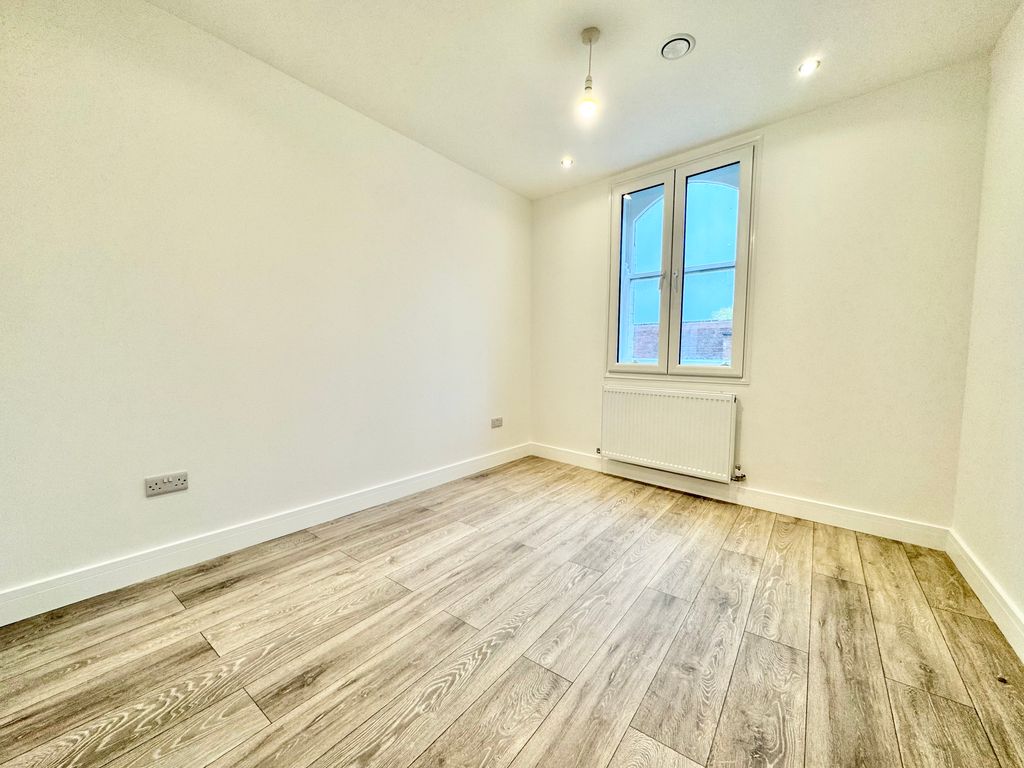 Property photo 3 of 6 Bedroom 1