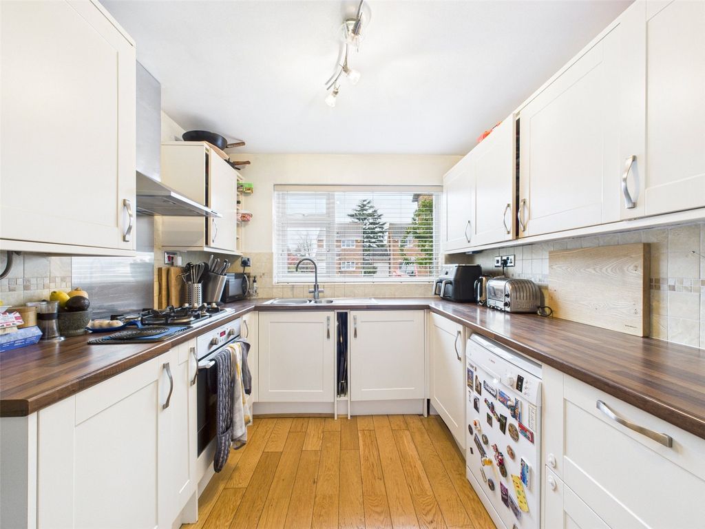 Property photo 2 of 23 Picture No. 11