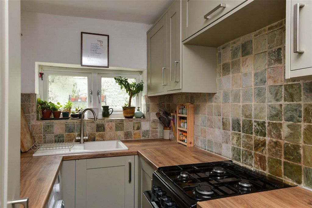 Property photo 3 of 14 Kitchen