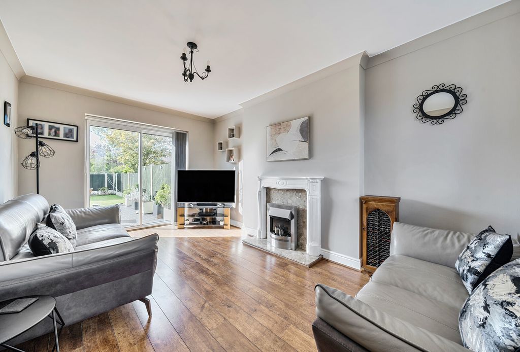 Property photo 2 of 14 1353498-20-68c401...
