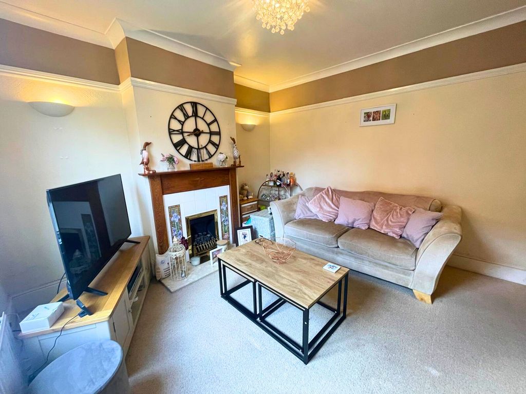 Property photo 2 of 19 Lounge