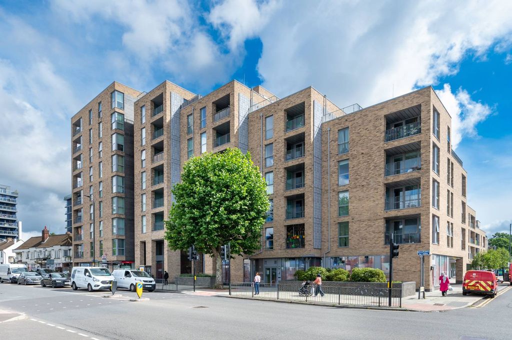 Property photo 2 of 21