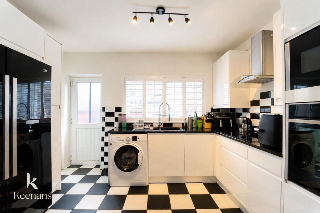 Property photo 1 of 23