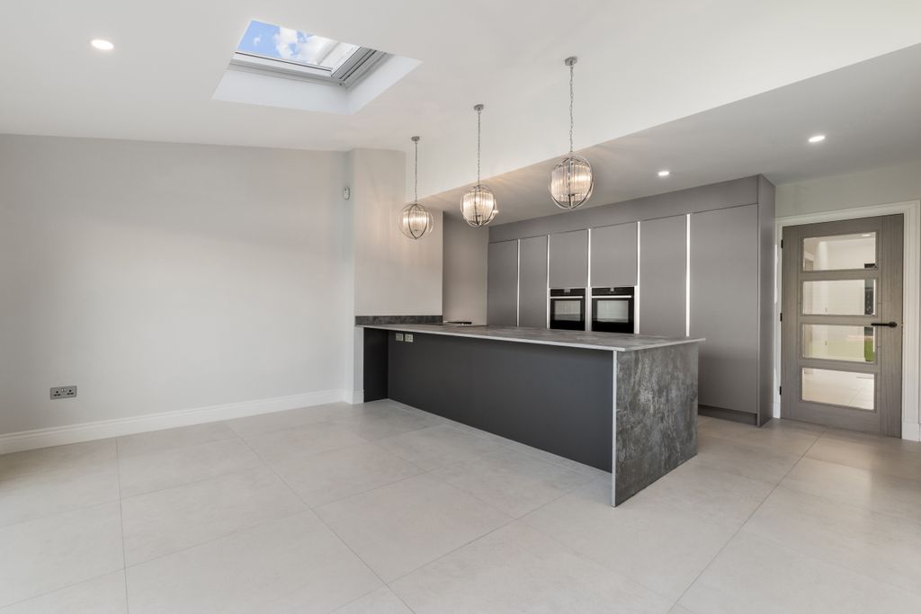 Property photo 3 of 68