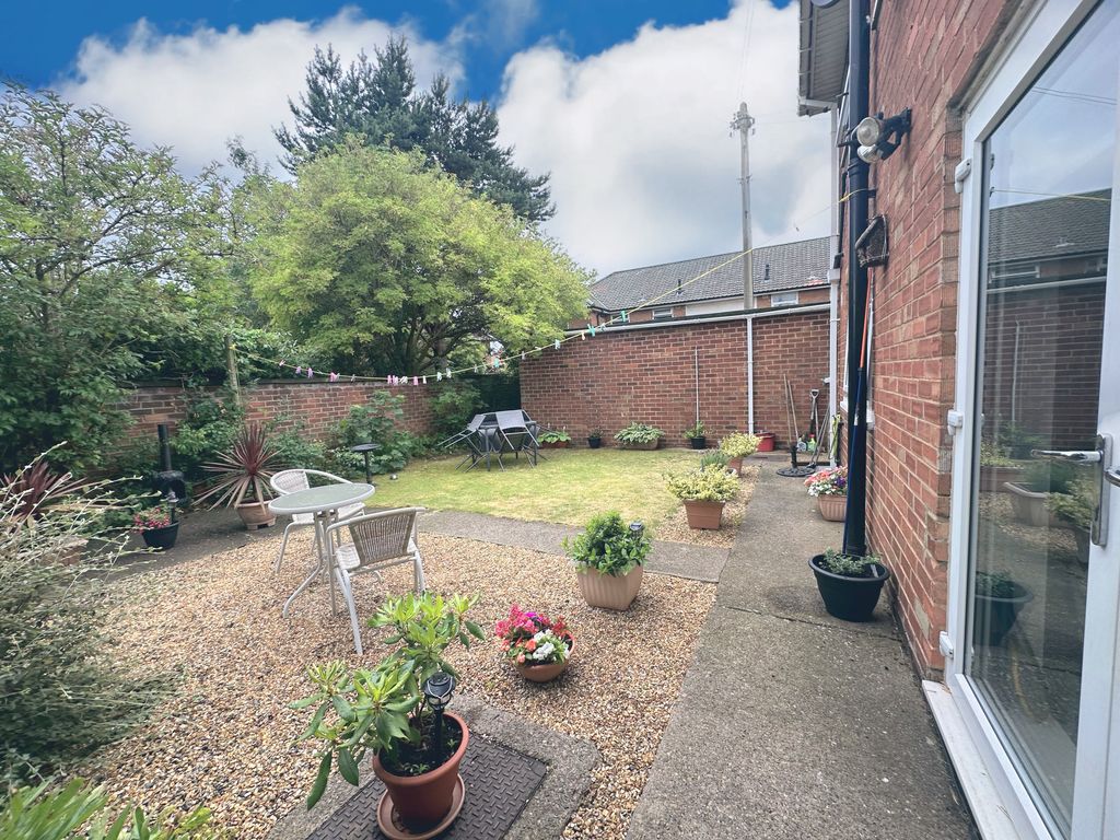 Property photo 3 of 17 E189F6D5-84F5-438B-8Efb-93715B1B7F43