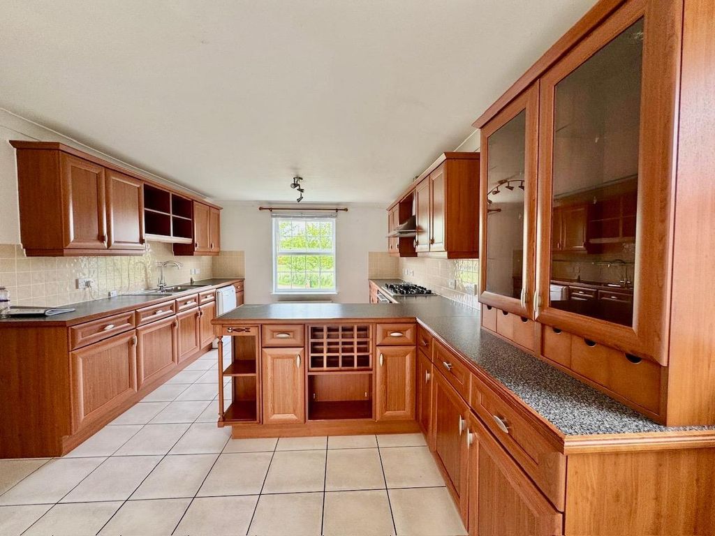 Property photo 2 of 39