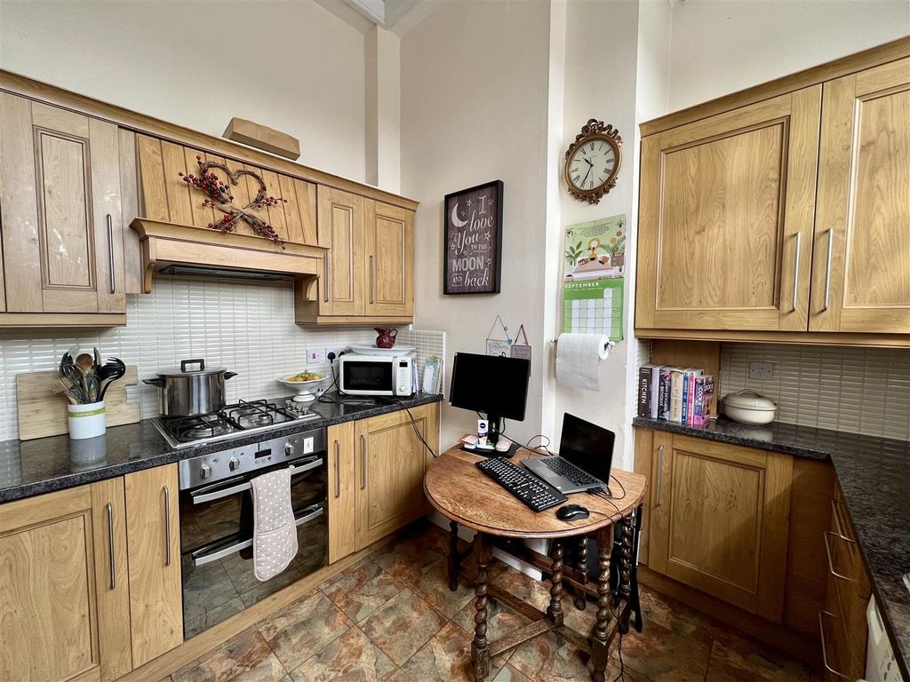 Property photo 3 of 9 0969543F-Ba47-4331-Bc15-E01F8E6Bd514.Jpeg