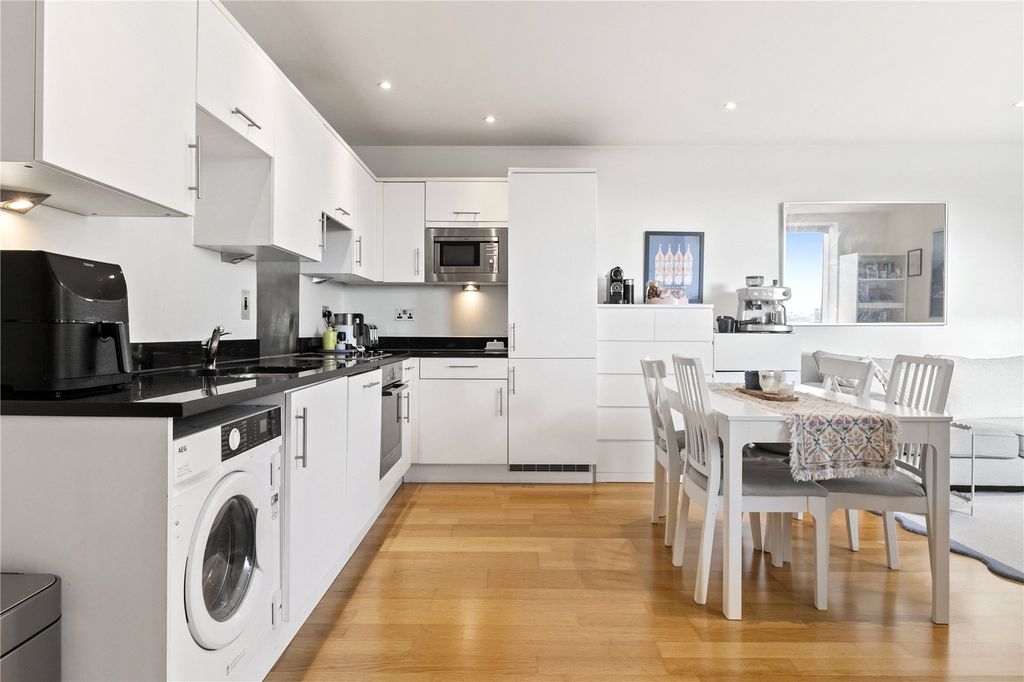 Property photo 3 of 9 Kitchen