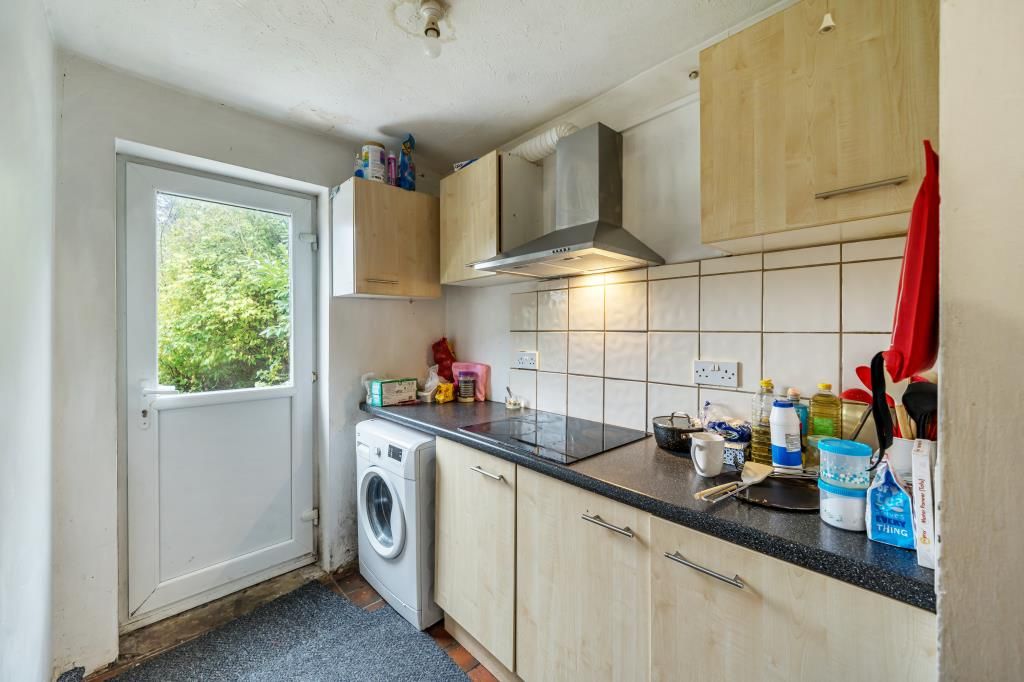 Property photo 3 of 10 Kitchen