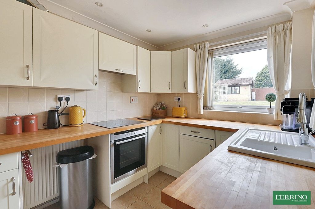 Property photo 3 of 21 Kitchen