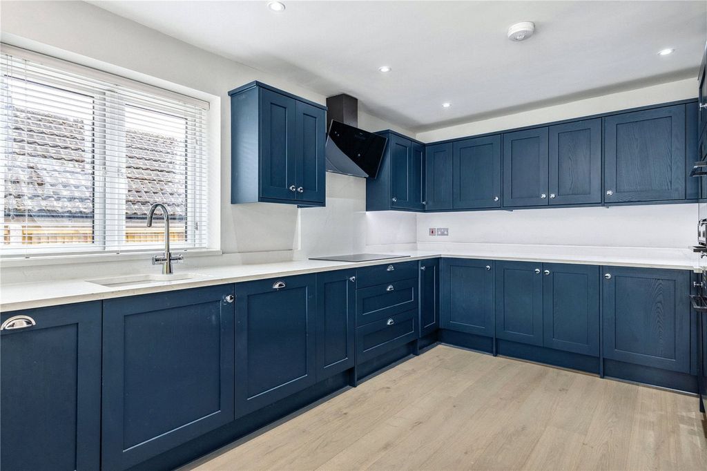 Property photo 3 of 12 Kitchen