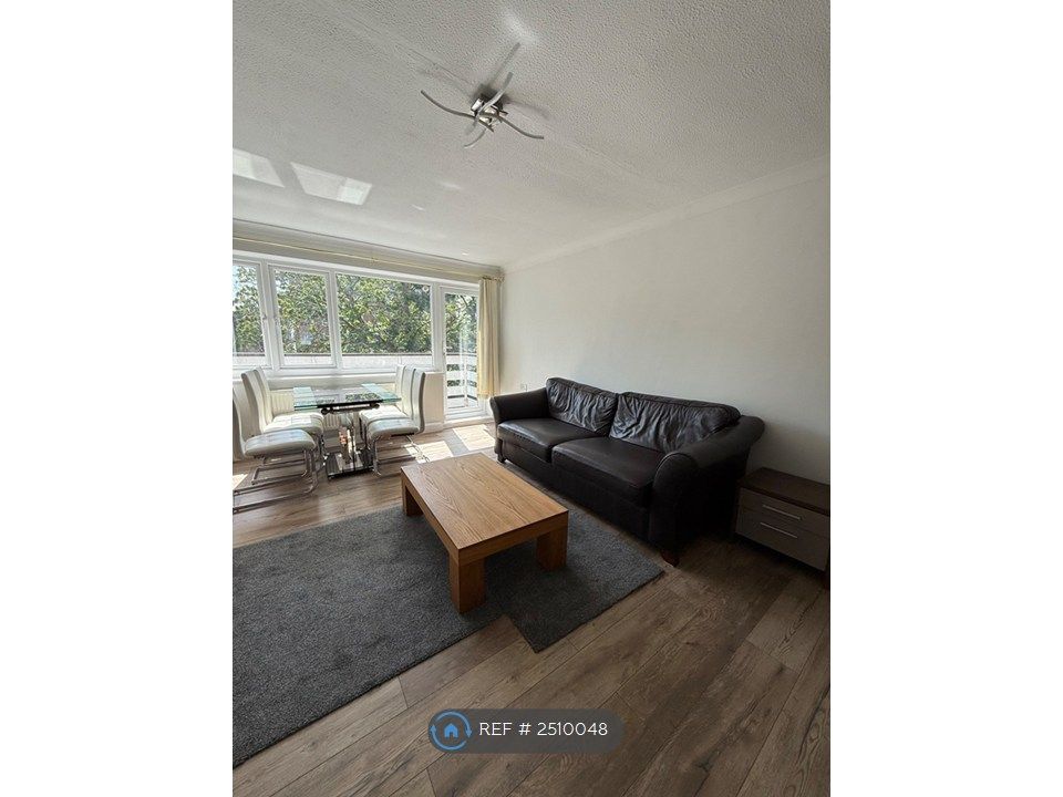 Property photo 1 of 8 Lounge