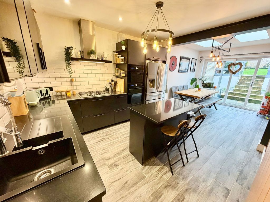 Property photo 3 of 24