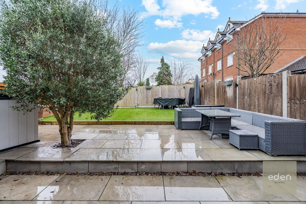 Property photo 2 of 22