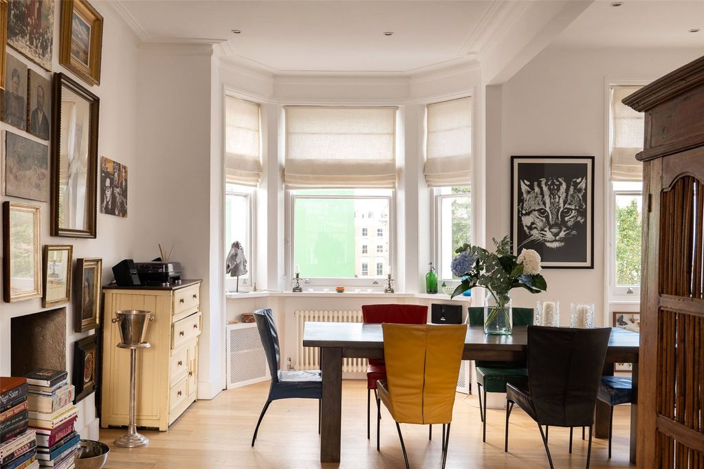 Property photo 3 of 15 Upstairs Reception