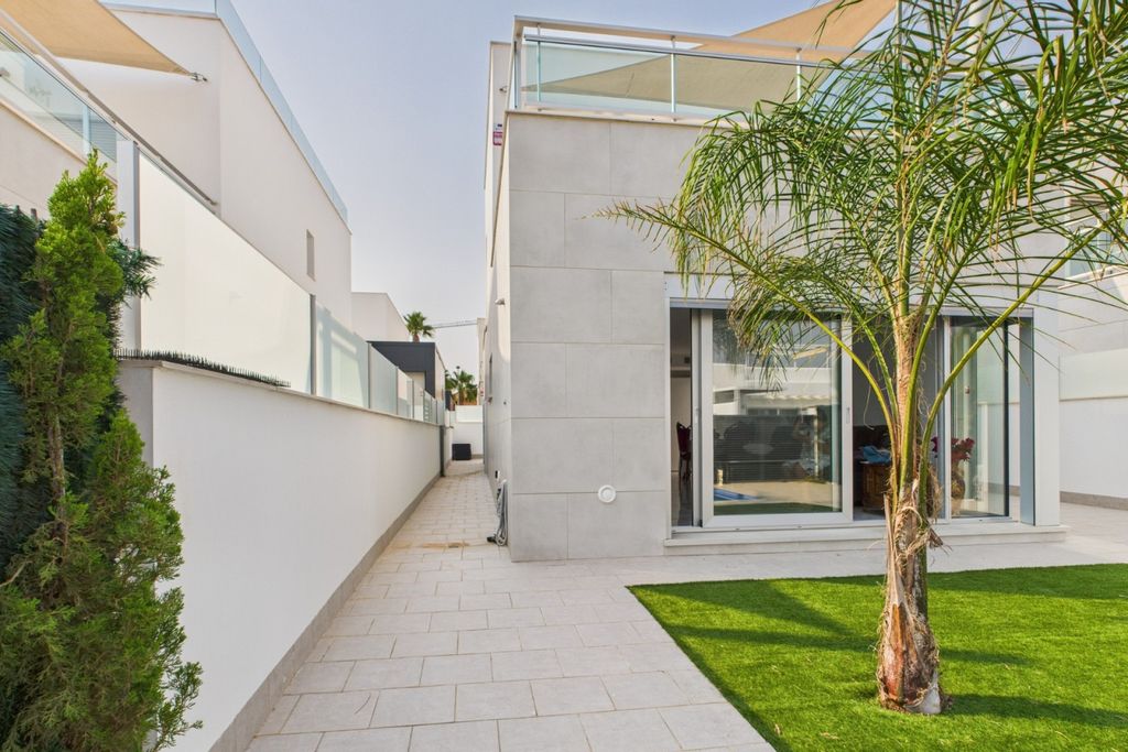 Property photo 3 of 34