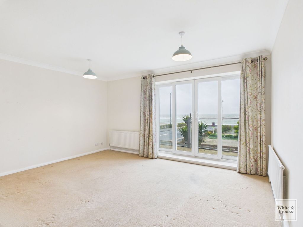 Property photo 2 of 21 Living Room