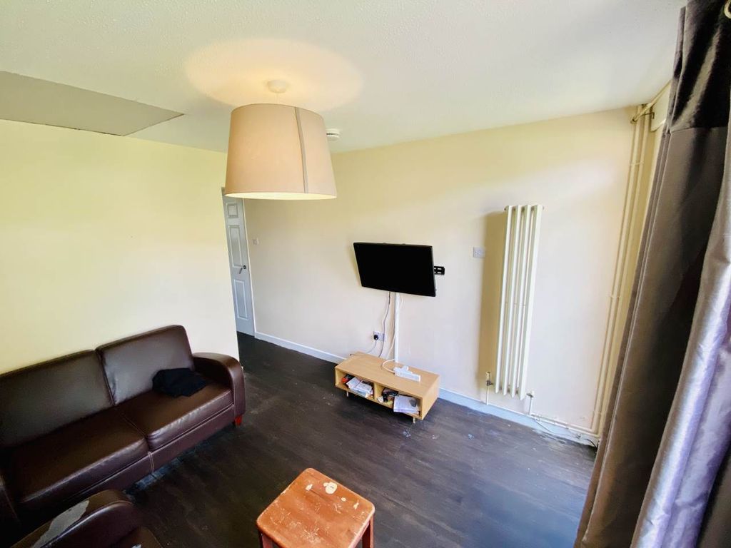 Property photo 3 of 7 Lounge