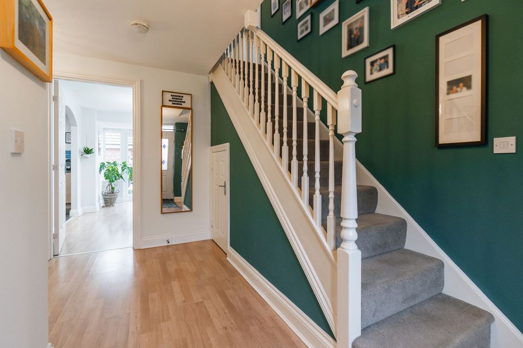 Property photo 2 of 36