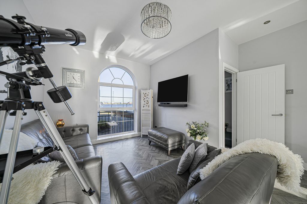 Property photo 3 of 28