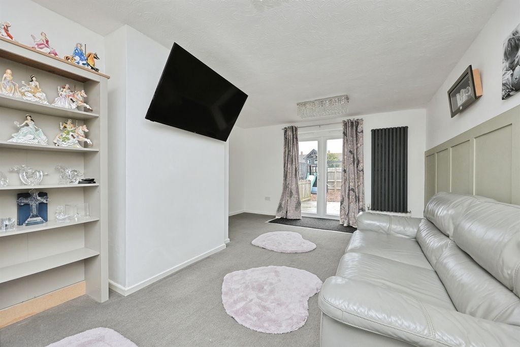 Property photo 2 of 21