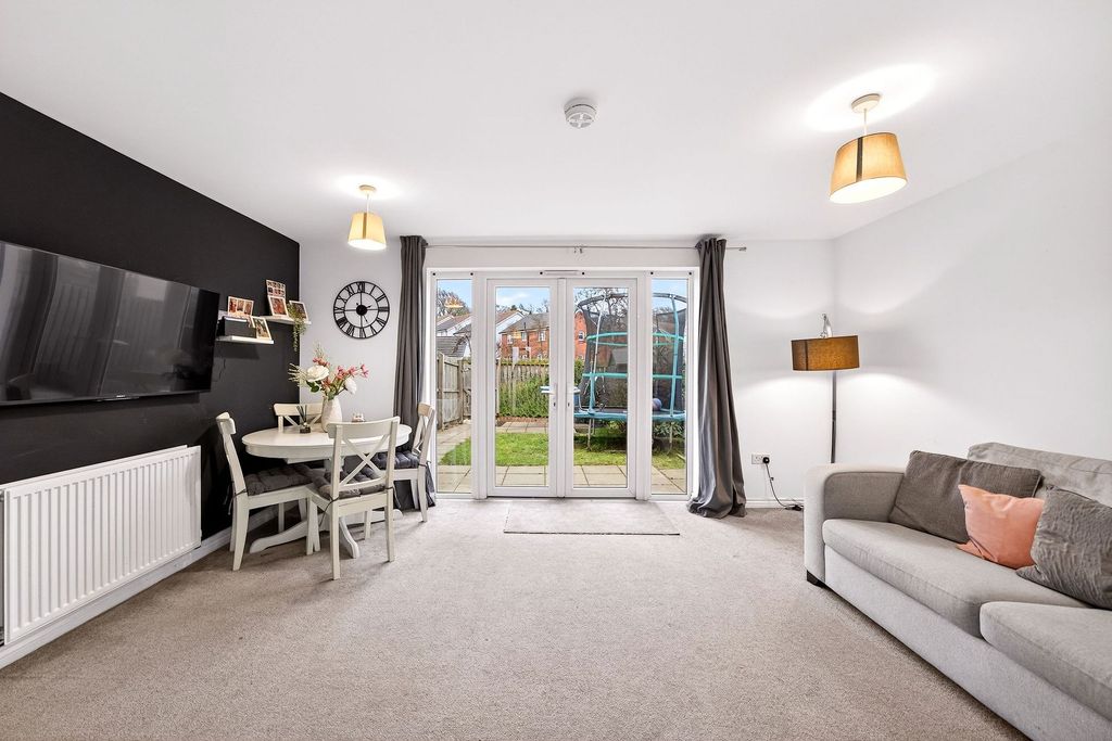 Property photo 3 of 47 Lounge