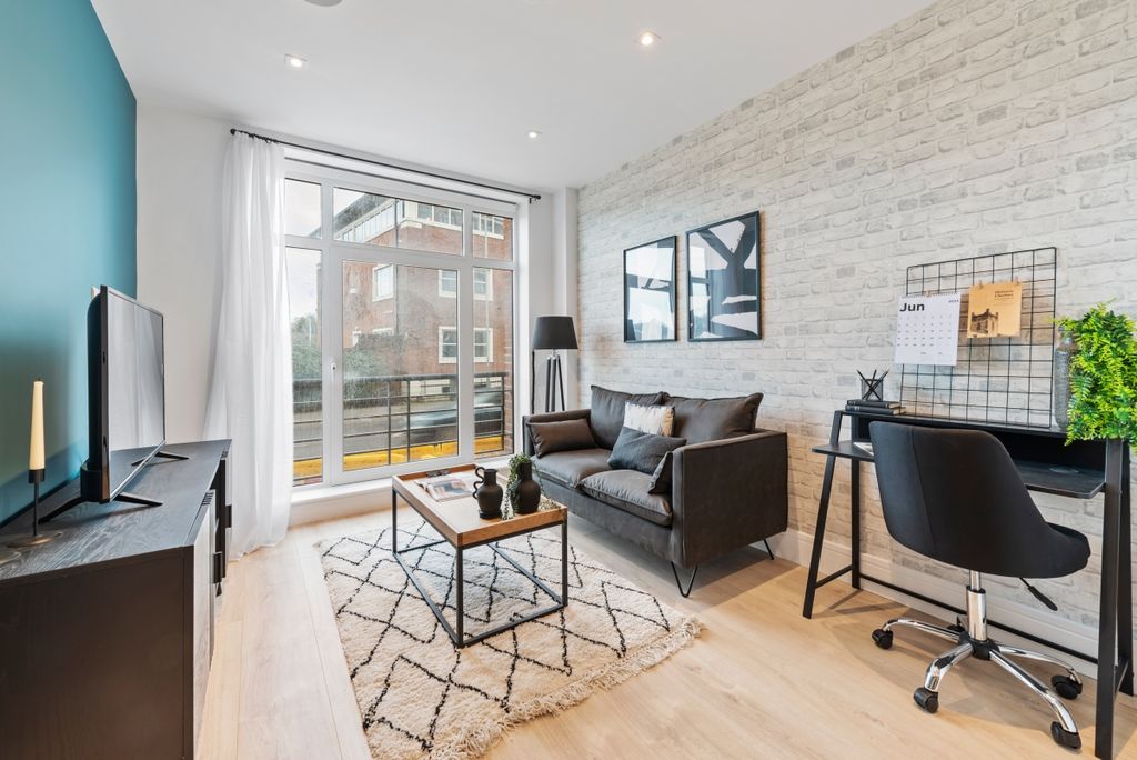 Property photo 3 of 8 Syward Place, F2 Ph3