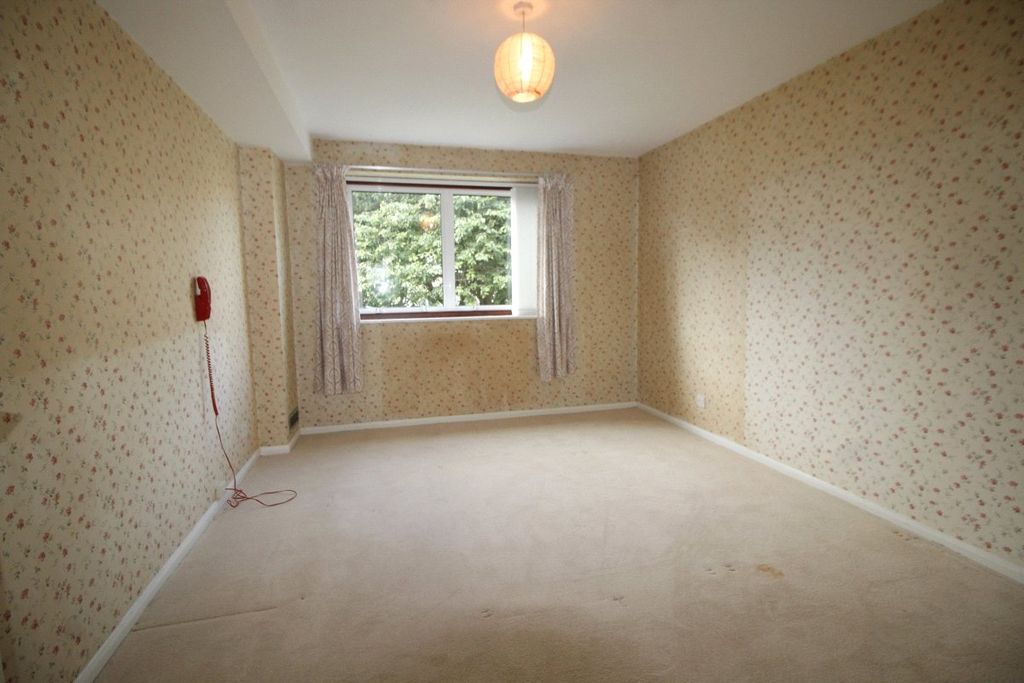 Property photo 3 of 8 Master Bedroom