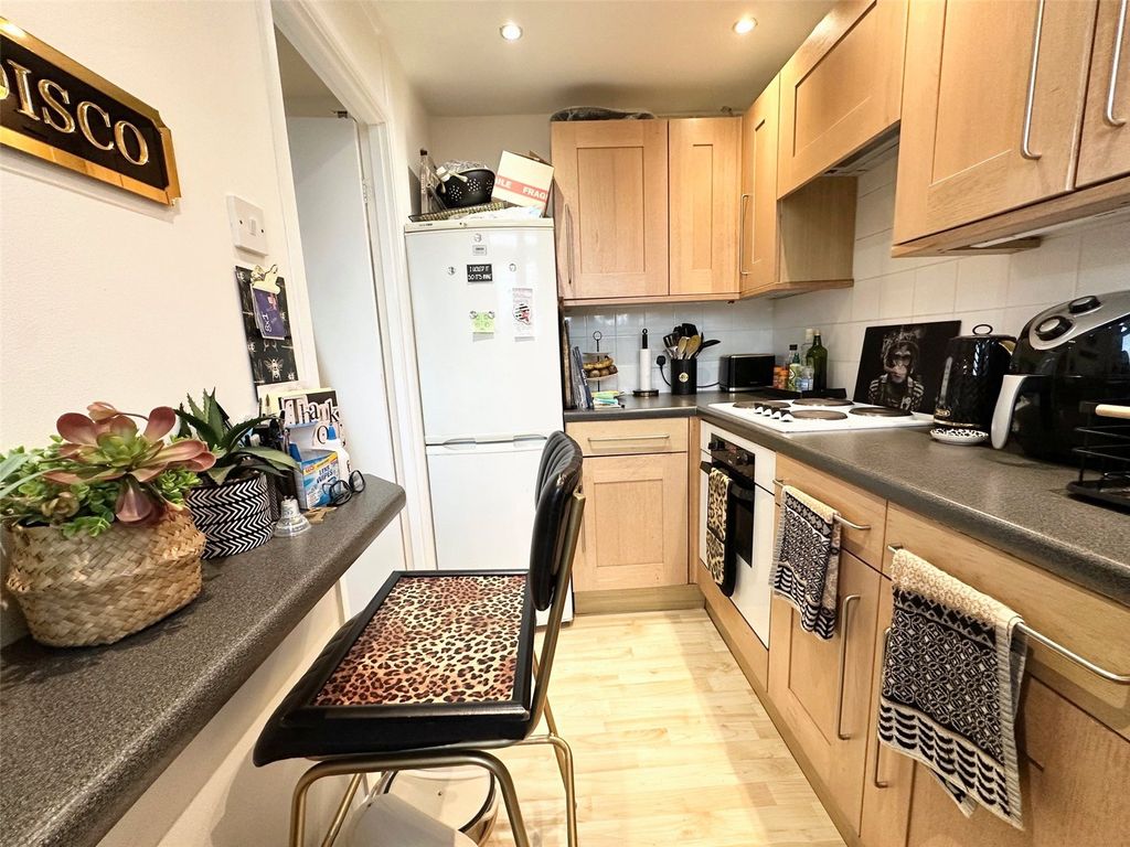 Property photo 2 of 12 Picture No. 18