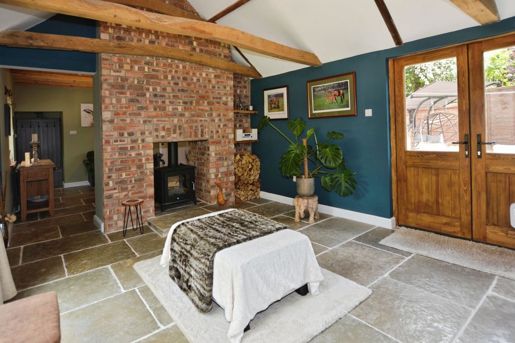 Property photo 3 of 24 Garden Room