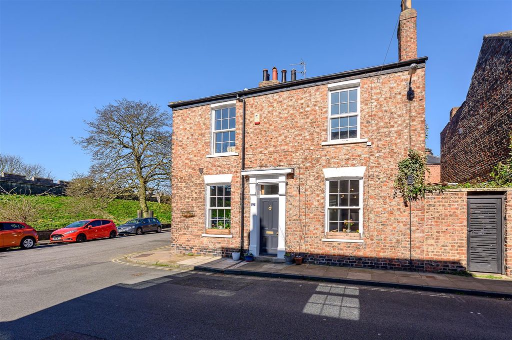 Property photo 1 of 18 External