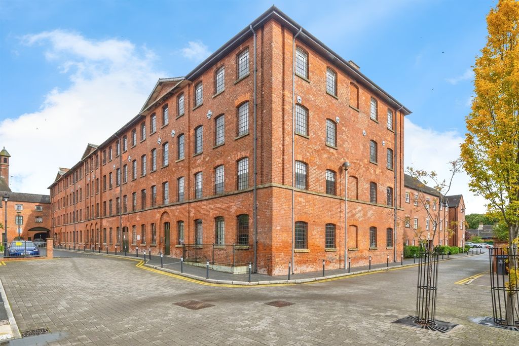Property photo 1 of 15 Communal Entrance Door: